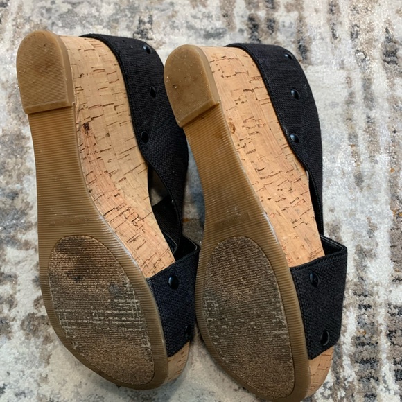 Lucky Brand - black wedge sandals - Picture 4 of 5